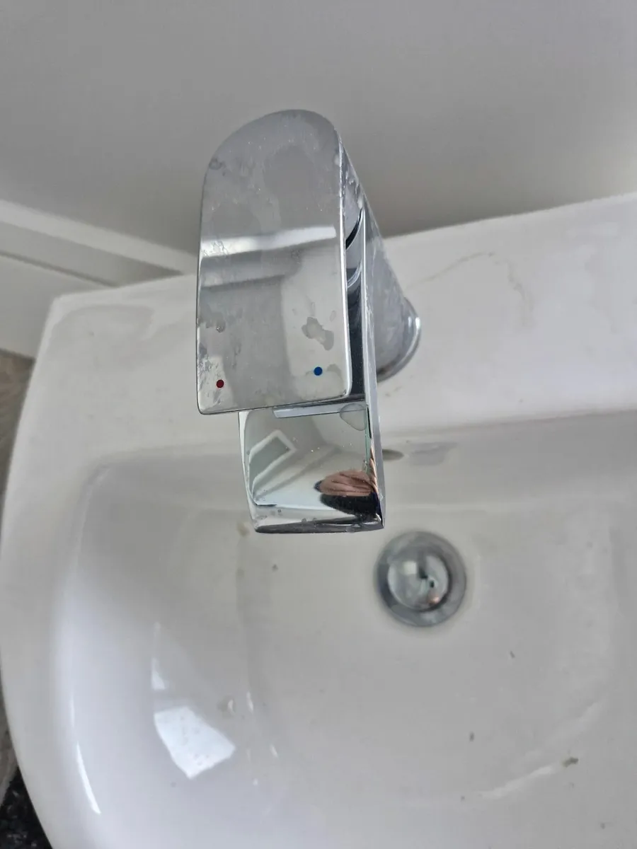 White Ceramic Pedestal and Chrome mixer tap - Image 4