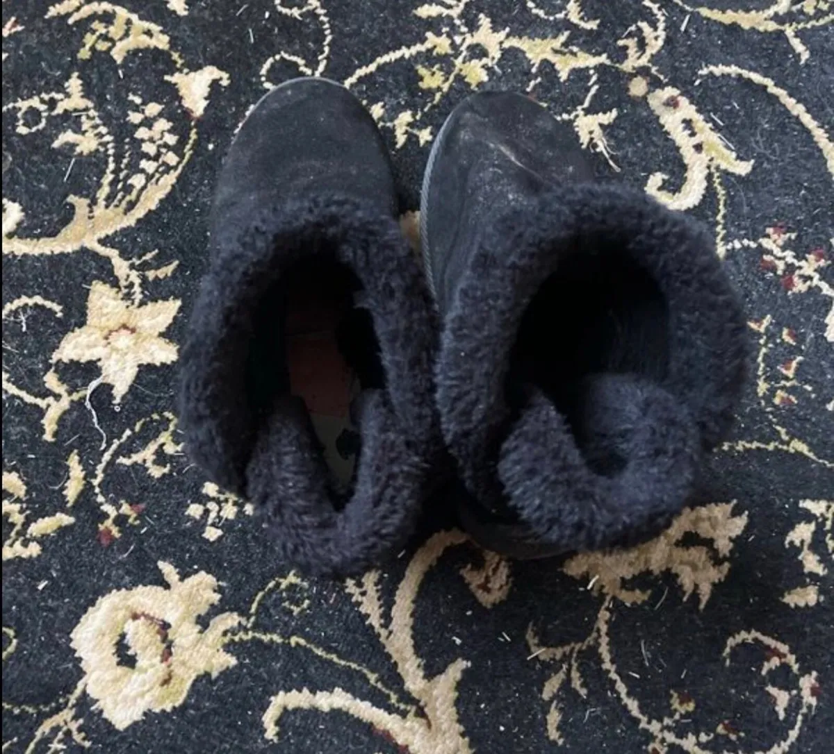 Girls Ugg boots black - Image 3