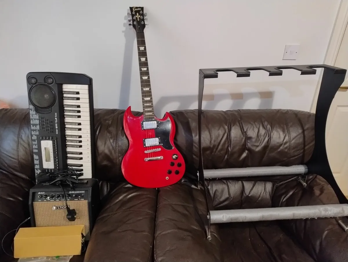 Electric guitar, amp and Keyboard - Image 1