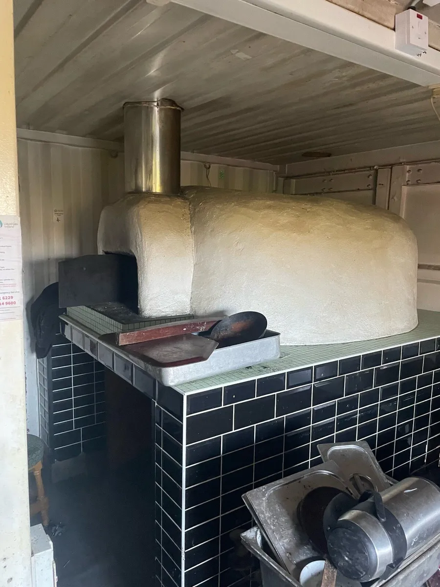 Double container with wood fired pizza oven - Image 1