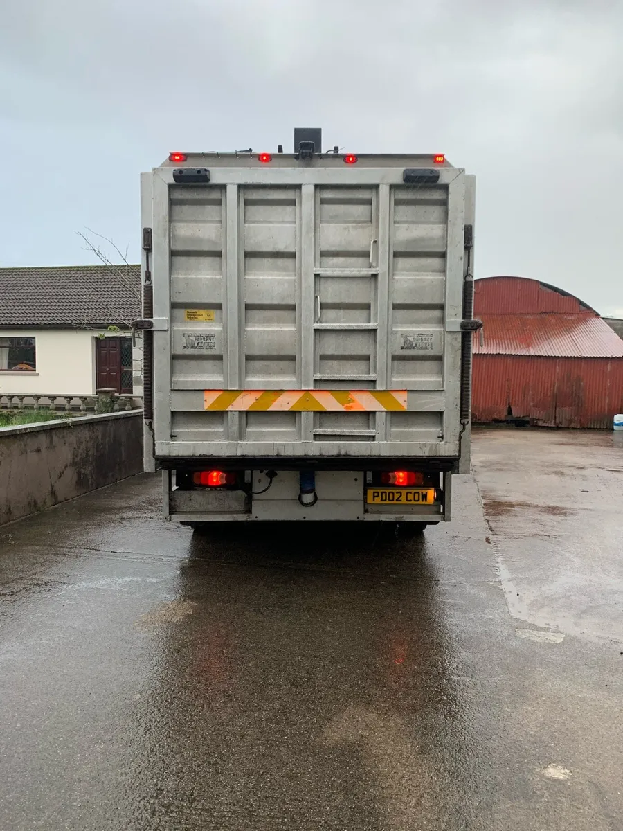 Renault livestock lorry - Image 2