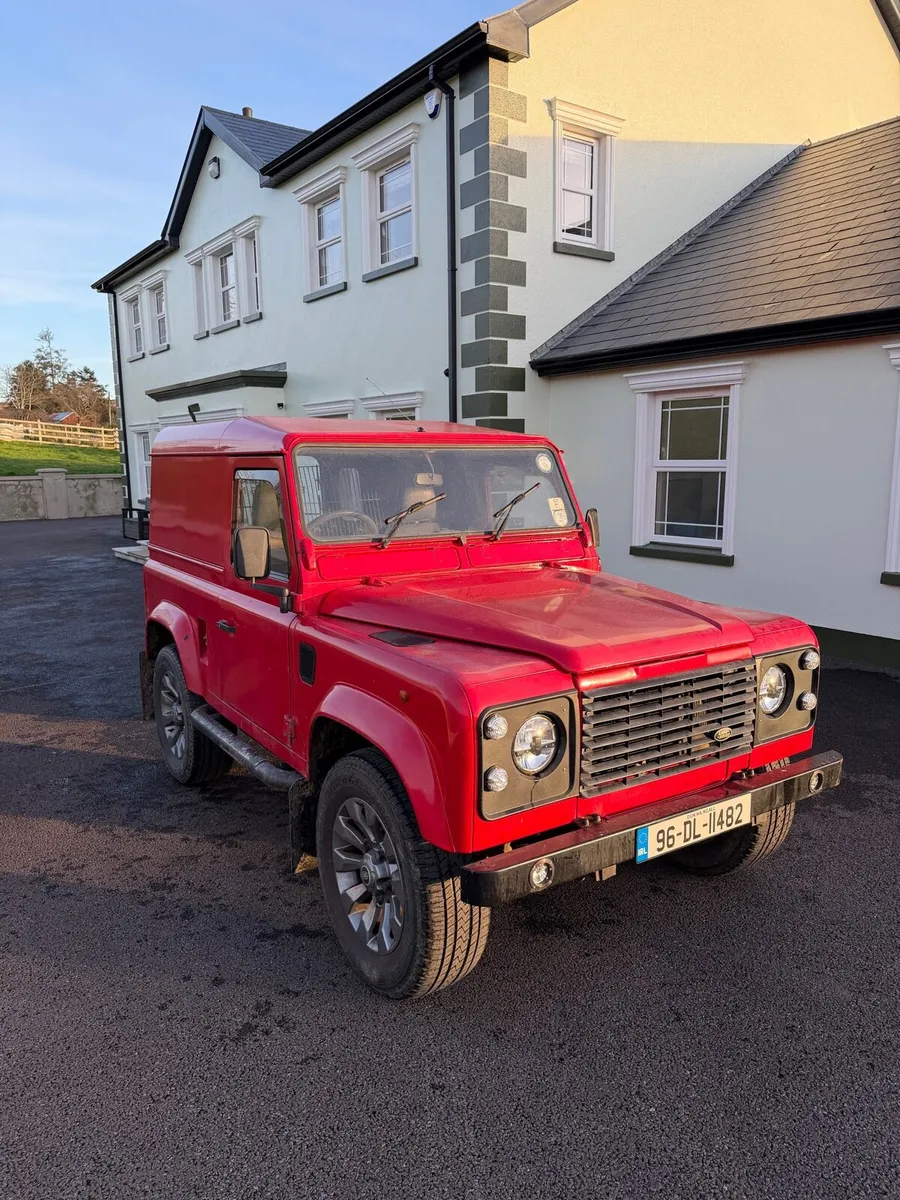Land Rover Defender - Image 1