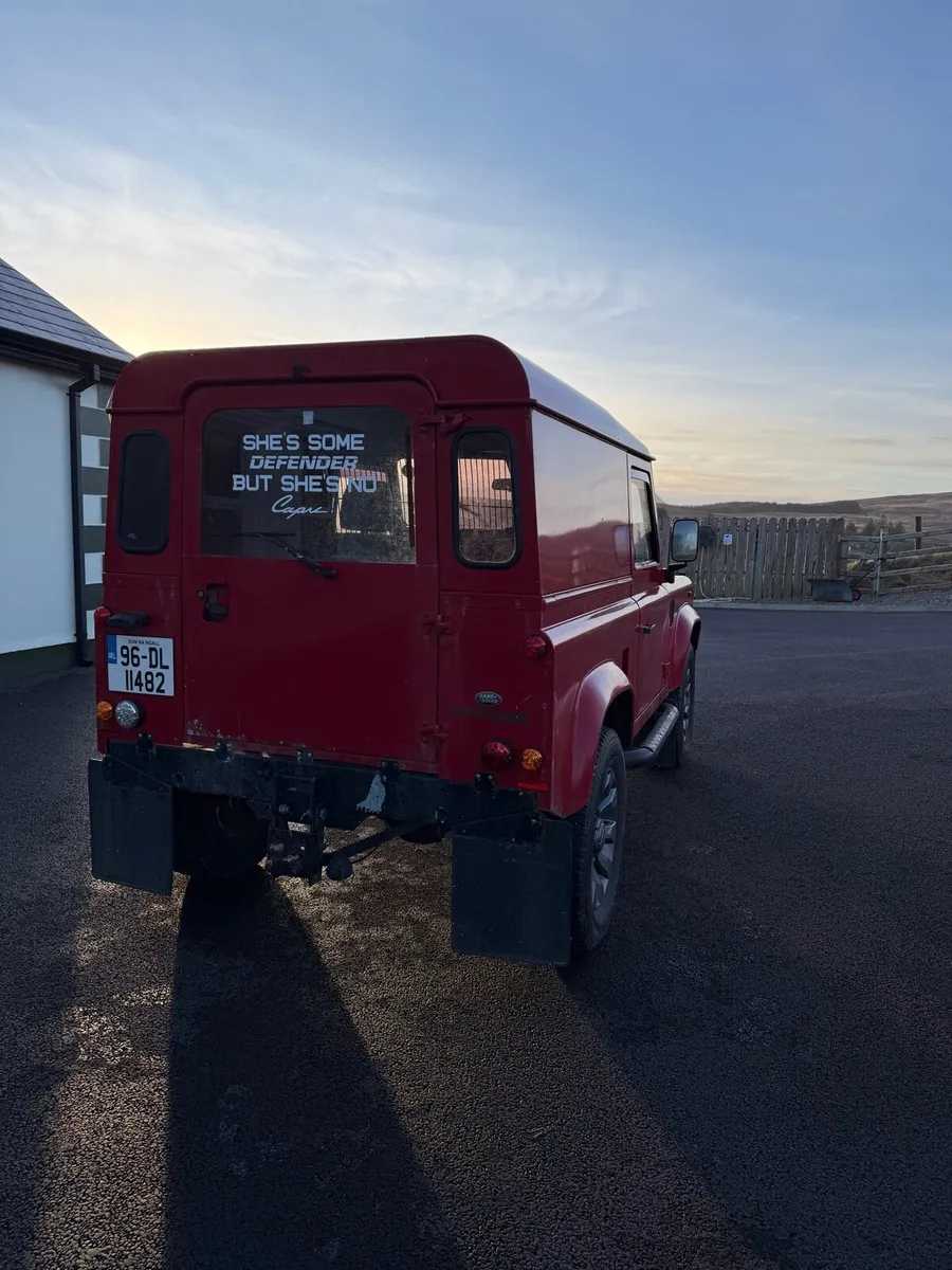 Land Rover Defender - Image 4