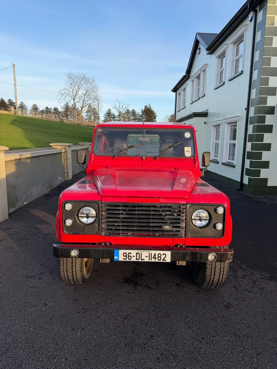 Land Rover Defender - Image 3