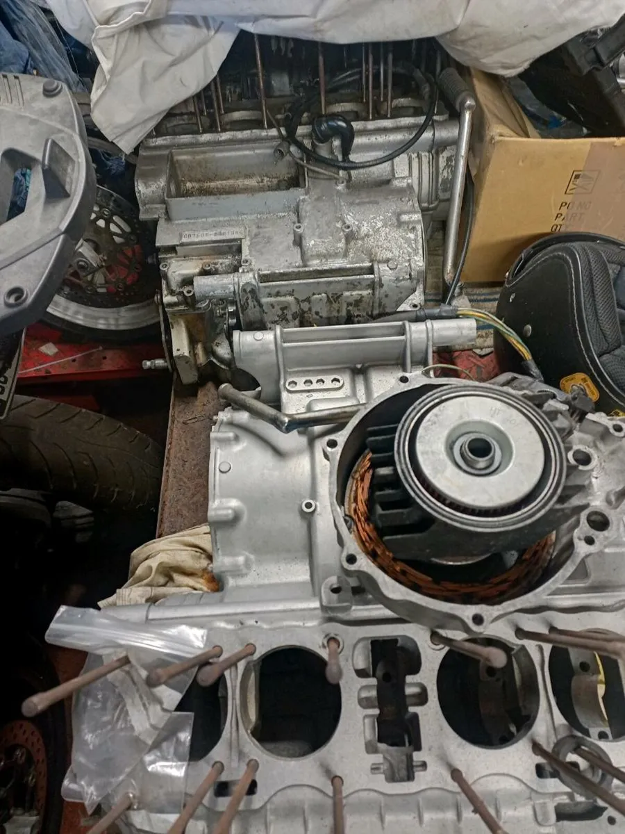 Honda CB 750/4 parts engine - Image 3