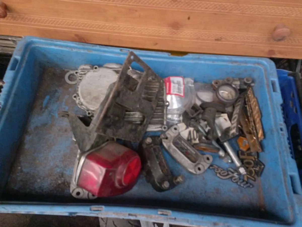 Honda CB 750/4 parts engine - Image 4