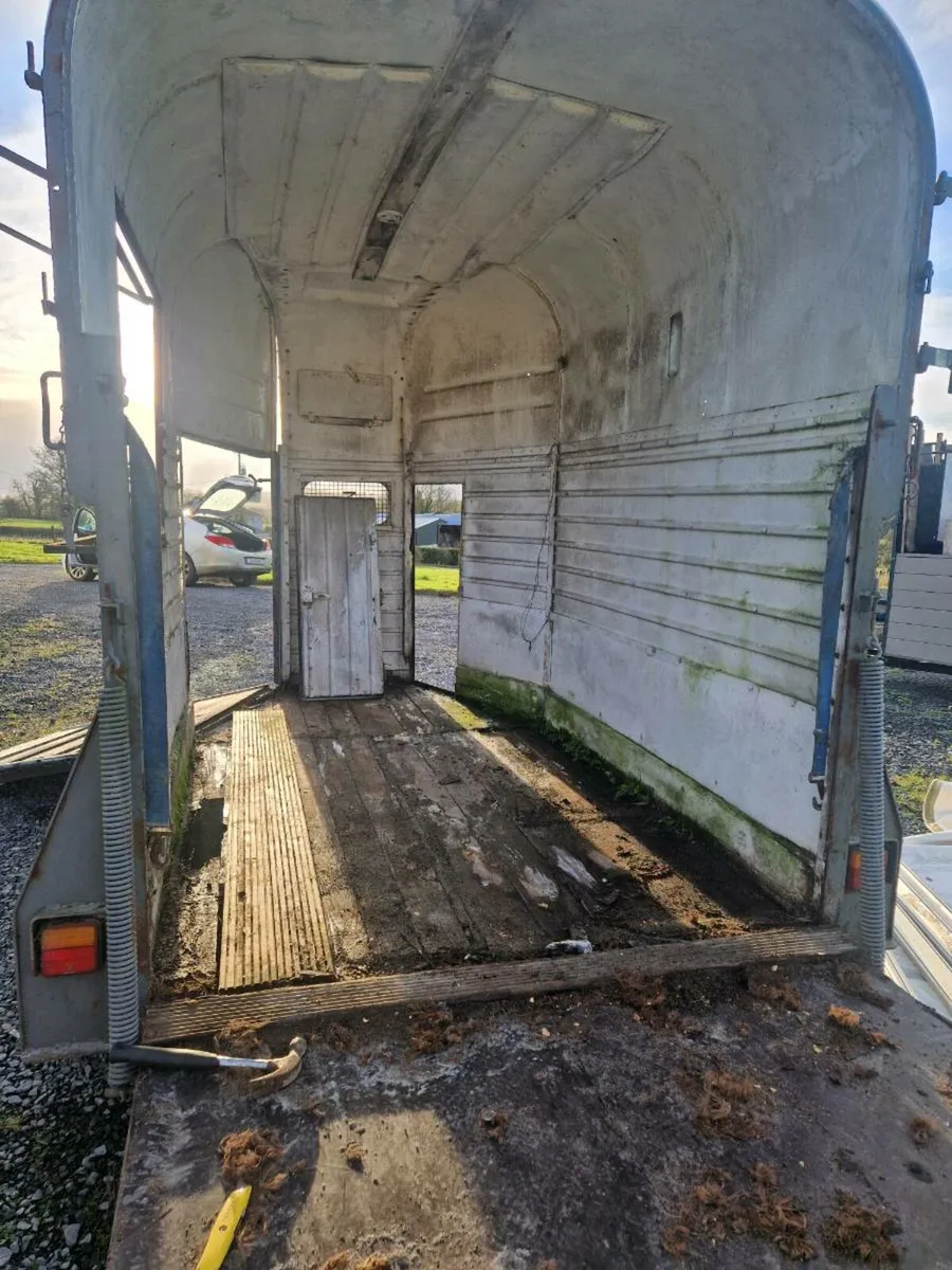 catering trailer - Image 2