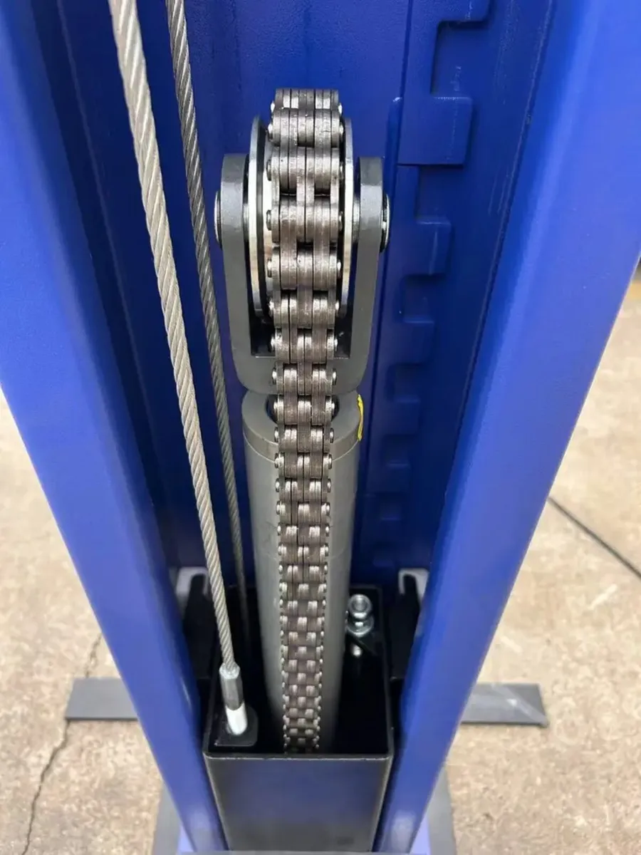 BRAND NEW 4ton 2 POST CAR LIFTS - Image 4