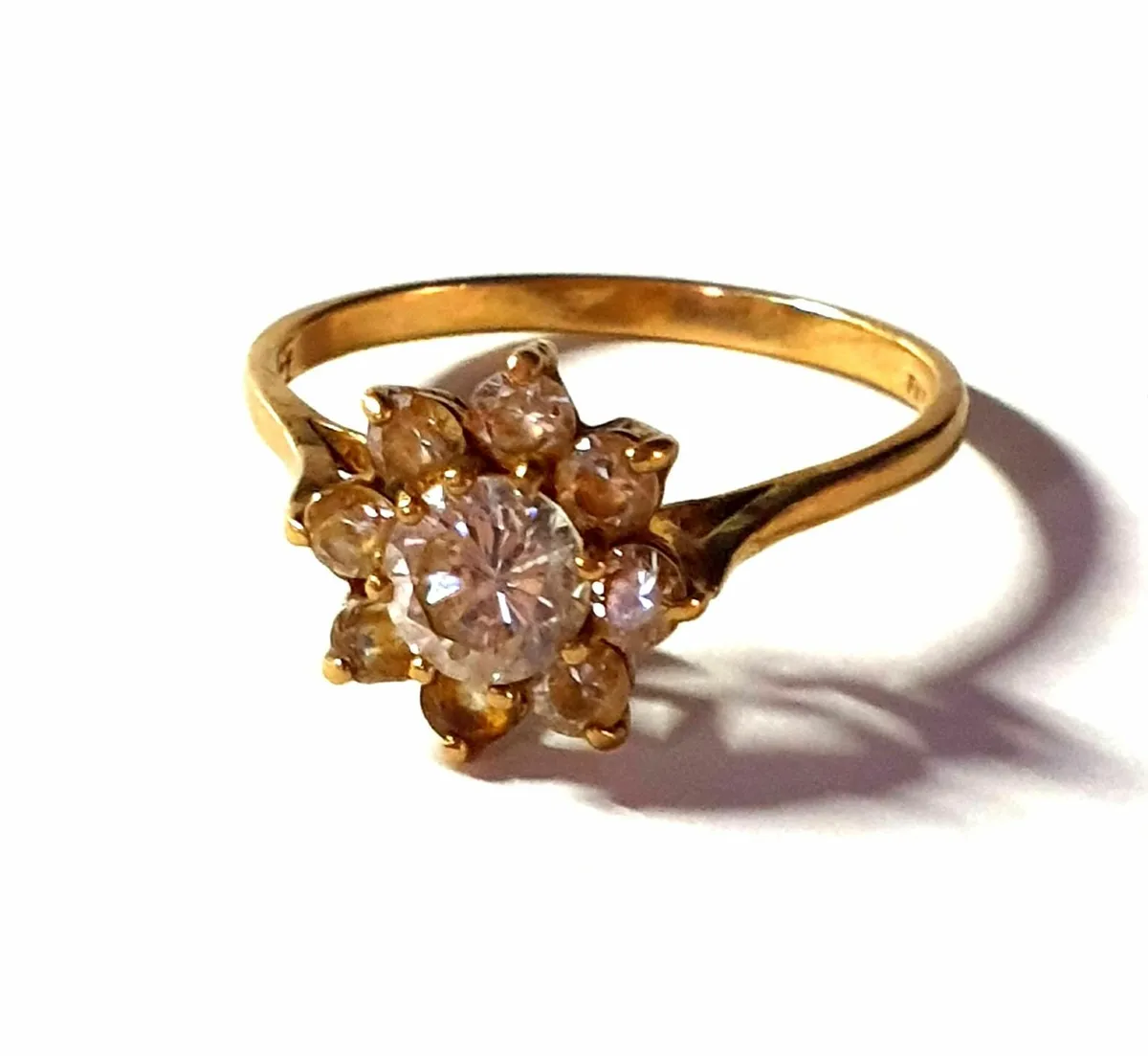Vintage Hallmarked 9ct Gold Gemset 'Daisy' Ring - Image 4