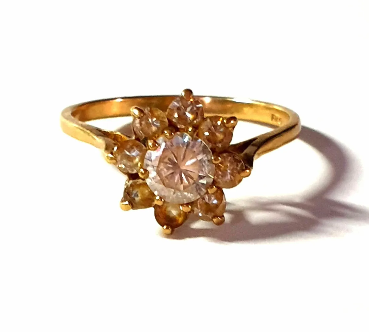 Vintage Hallmarked 9ct Gold Gemset 'Daisy' Ring - Image 1