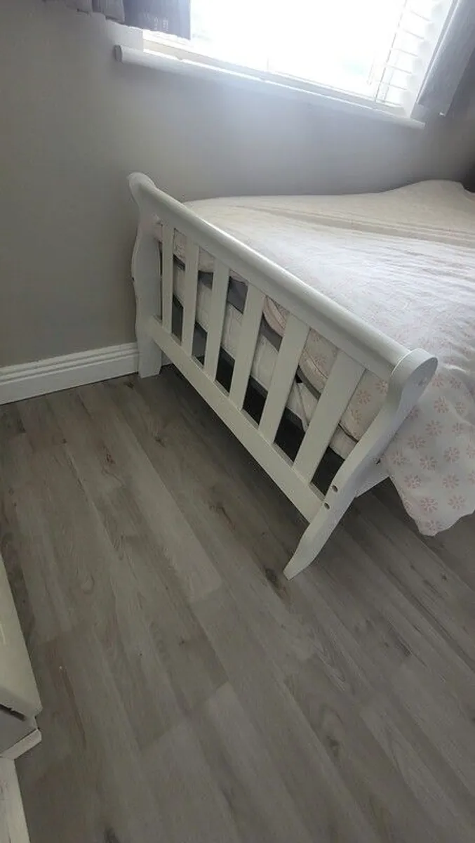 single bed - Image 2