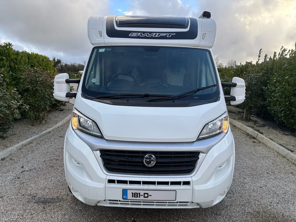 SWIFT ESCAPE 2.3 664 4x BERTH / FSH / LOW MILEAGE - Image 2