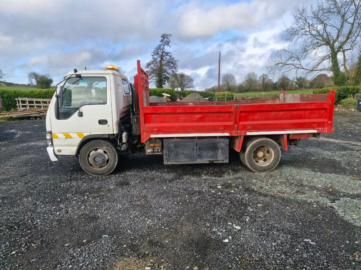 07 Isuzu NPR 7.5 Tipper - Image 1