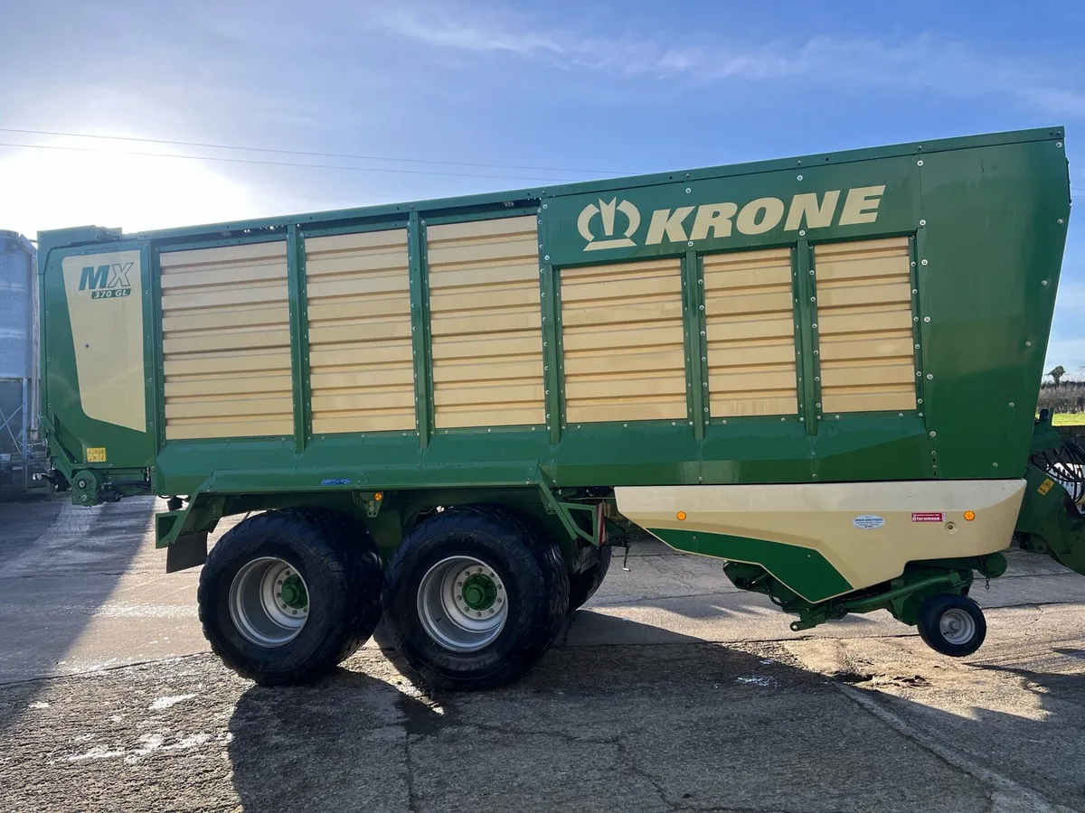 2018 Krone MX370GL Forage Wagon - Image 2