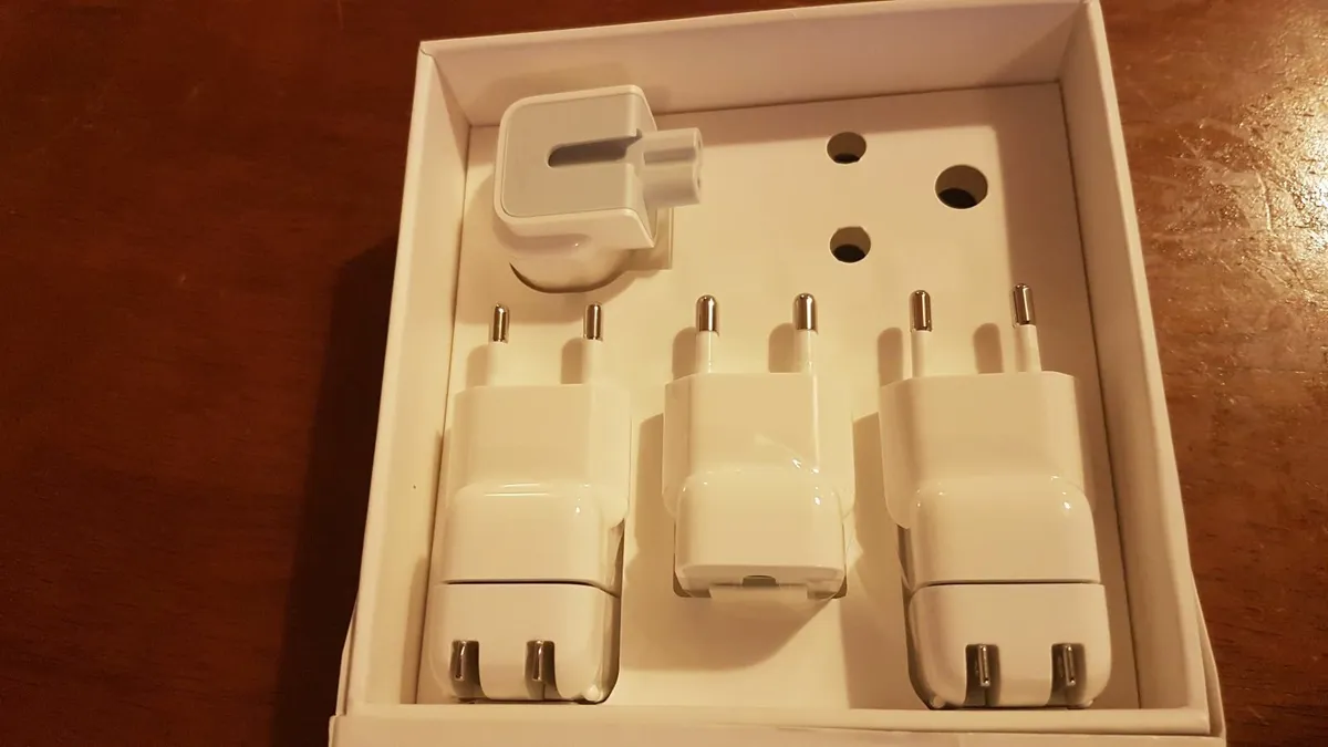 APPLE - World Travel Adapter Kit - Image 1