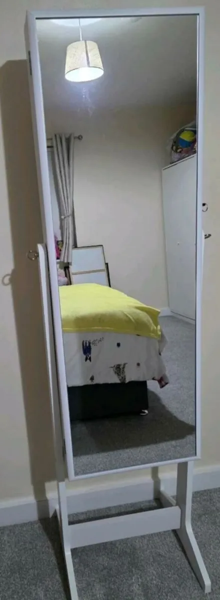 Lockable Jewellery Storage Mirror Armoire Freestan - Image 4