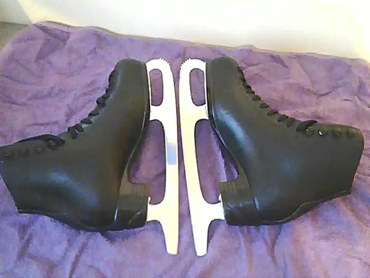 Ice Skates size 5.5 - Image 3