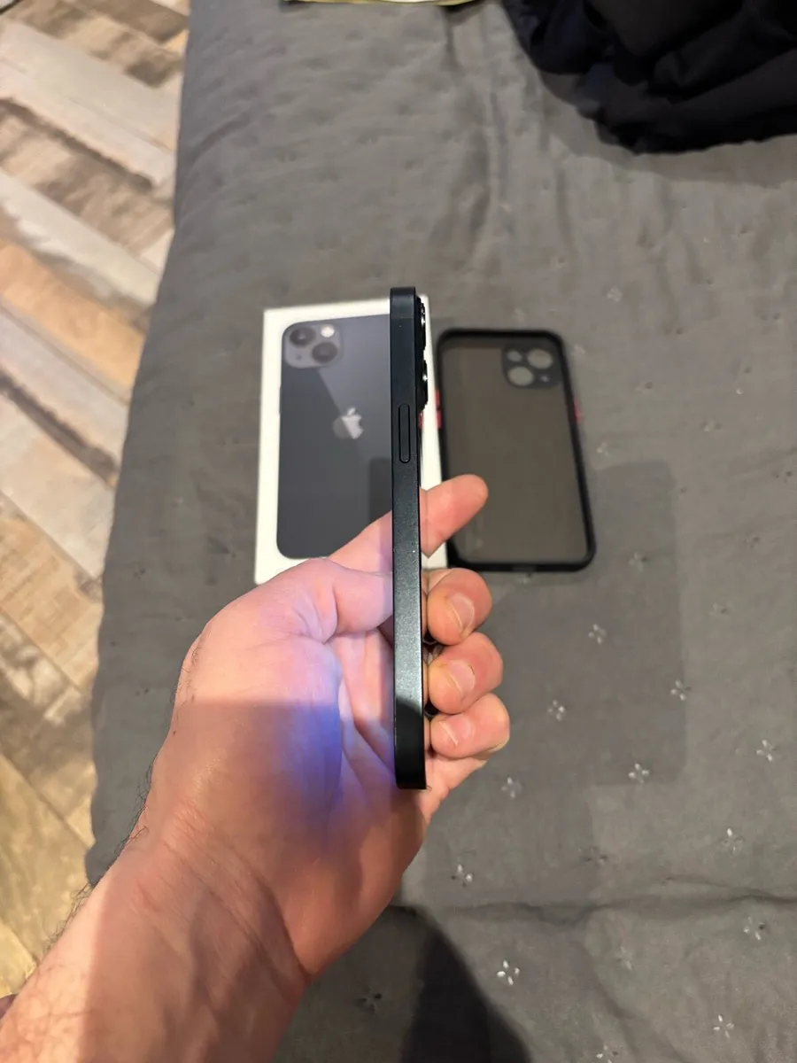 iPhone 13 - Image 3
