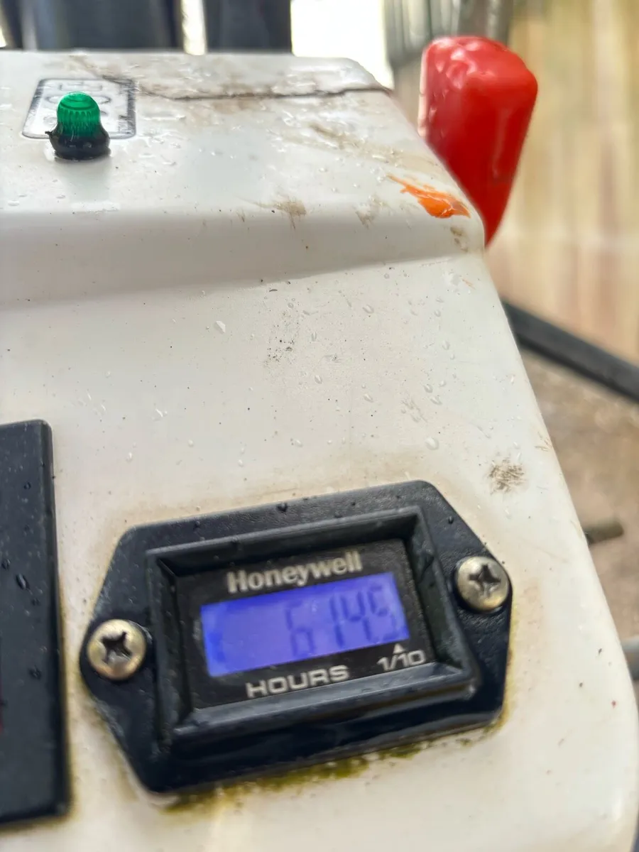 Micro digger and tracked dumper - Image 3