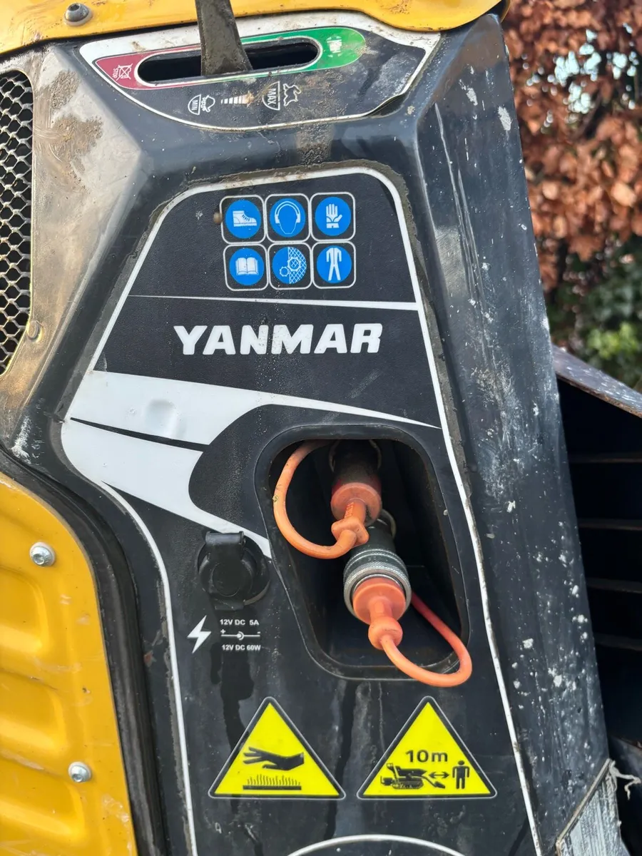 Yanmar C08 tracked dumper - Image 2