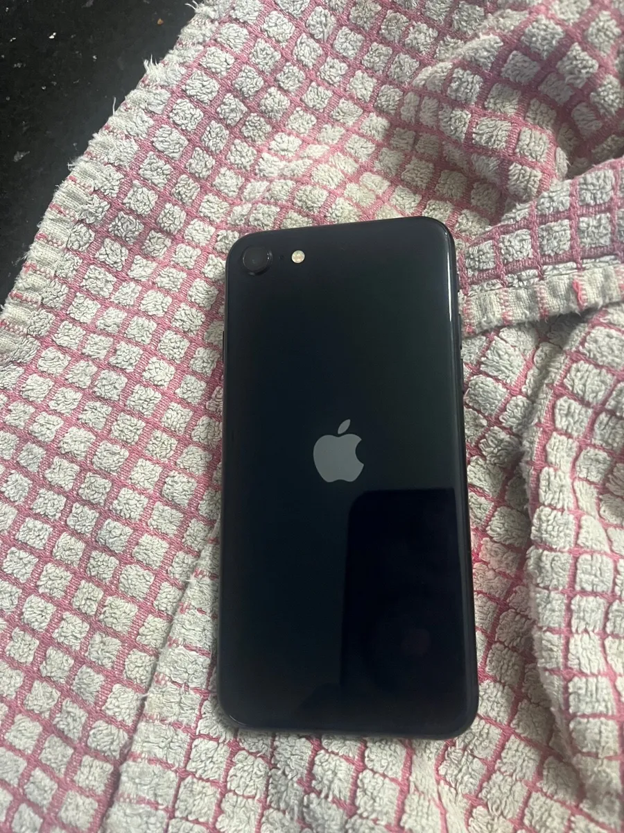 iPhone SE - Image 3