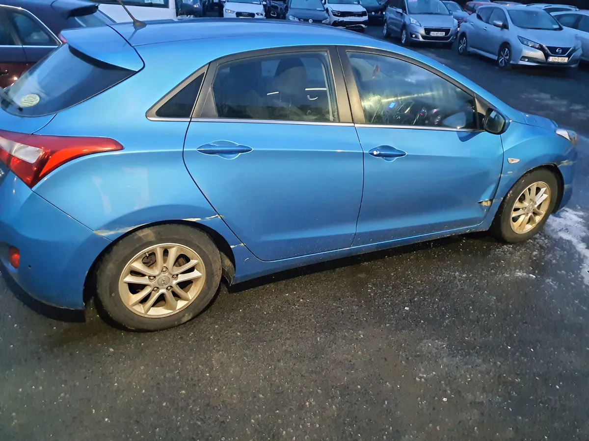 Hyundai i30 2016, 1.6 diesel,  driving perfectly - Image 3