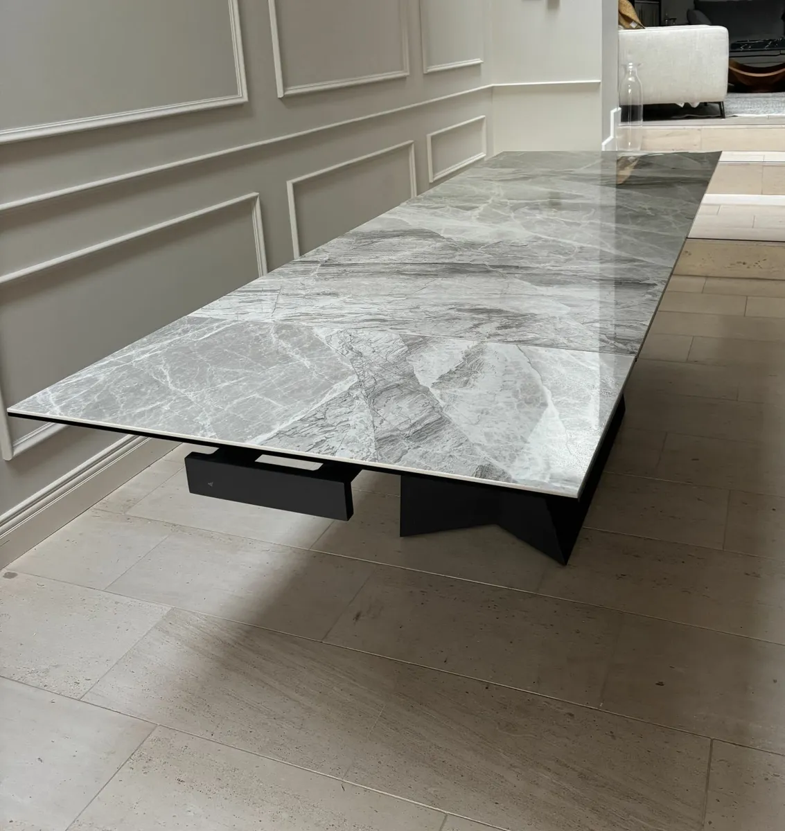 Dining table - Image 2
