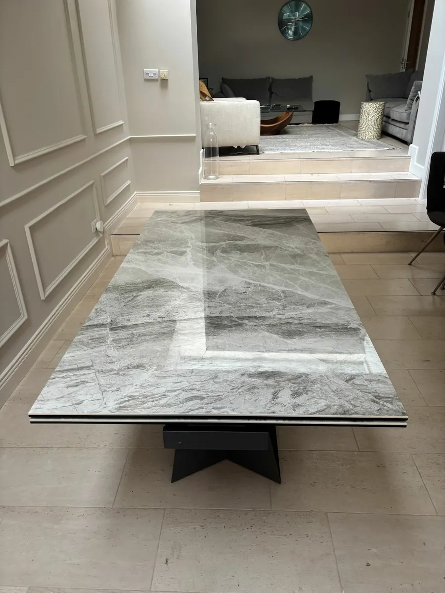 Dining table - Image 3