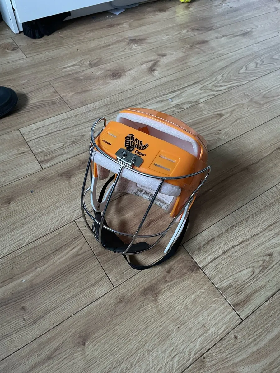 Yellow skateboarder helmet - Image 1