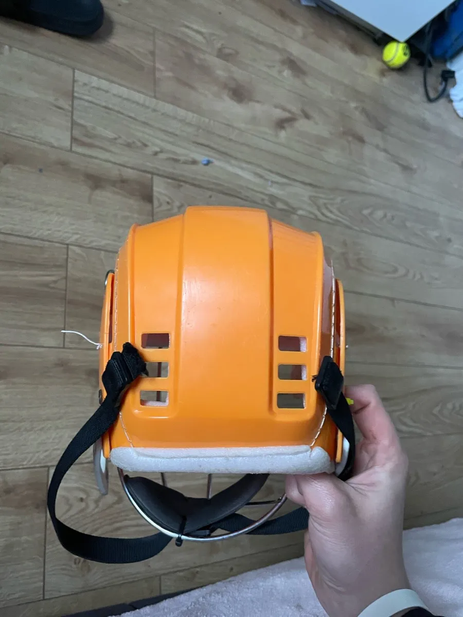 Yellow skateboarder helmet - Image 4