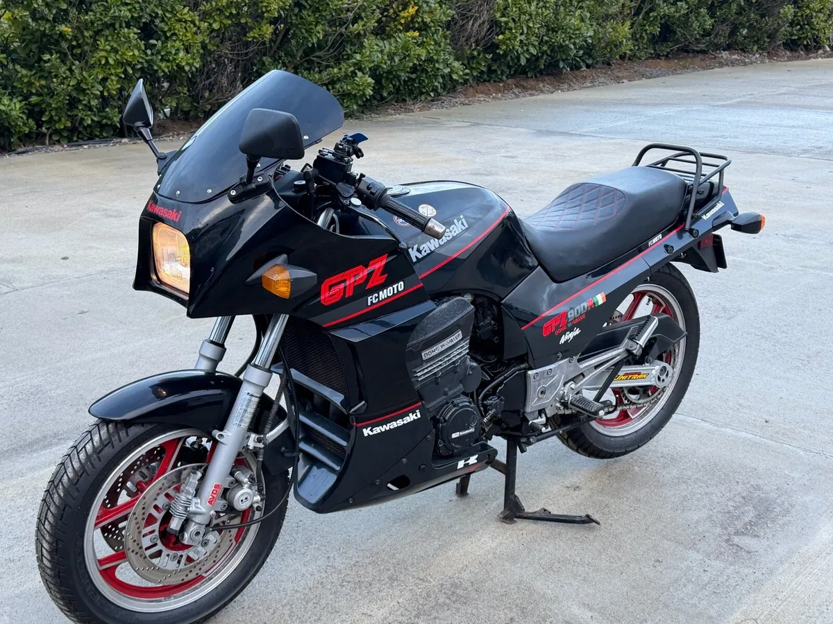 Kawasaki gpz900r - Image 1