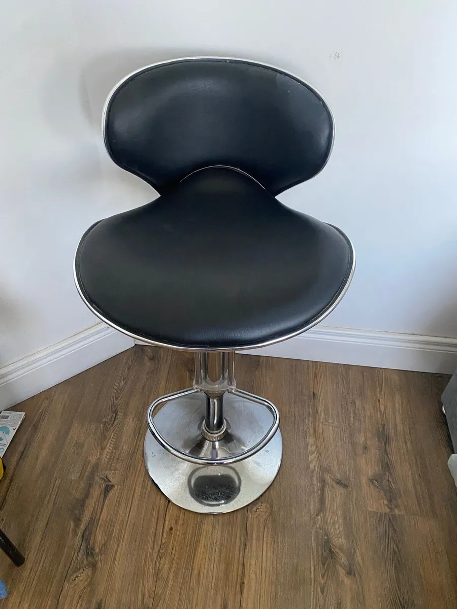 Computer desk/ makeup station & stool/ desk chair - Image 2