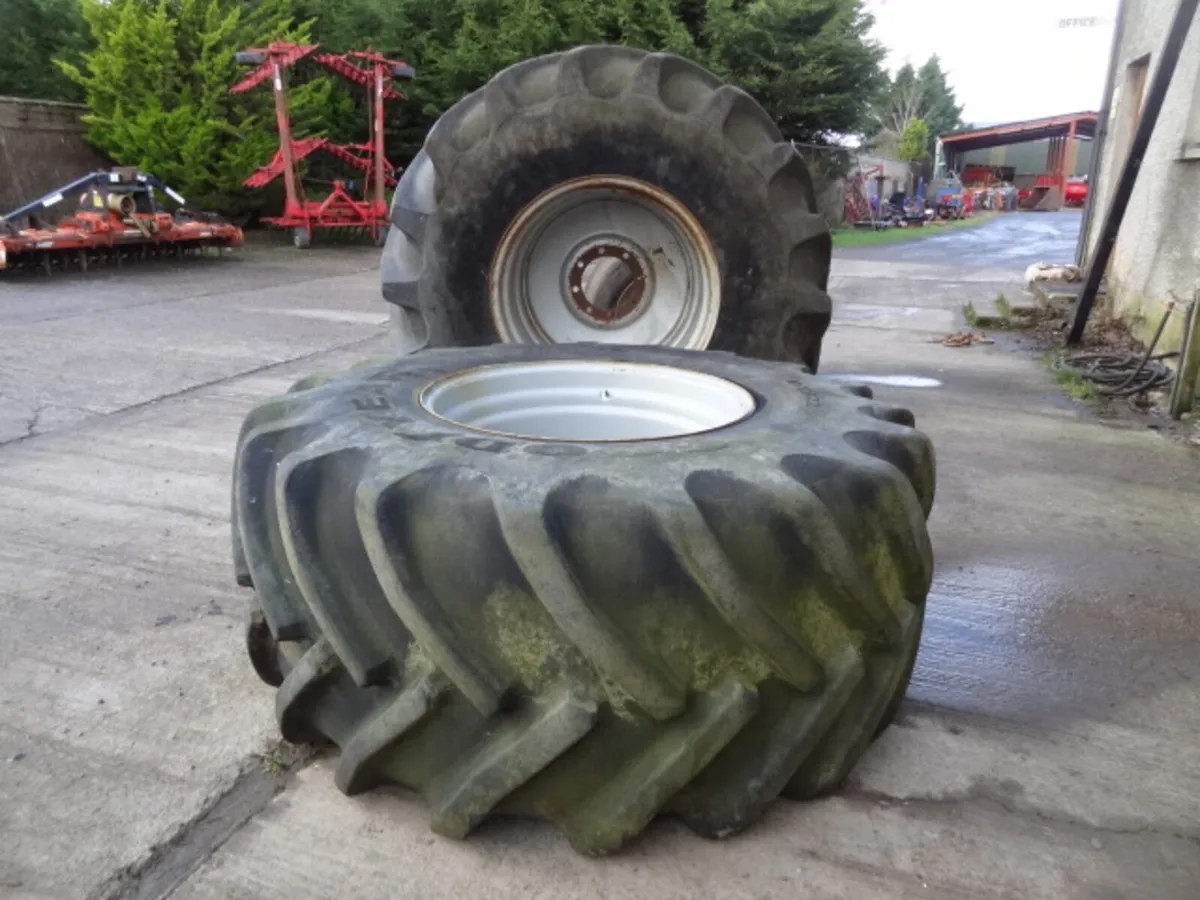 Pair Goodyear 800/65R32 8 Stud Wheels - Image 2