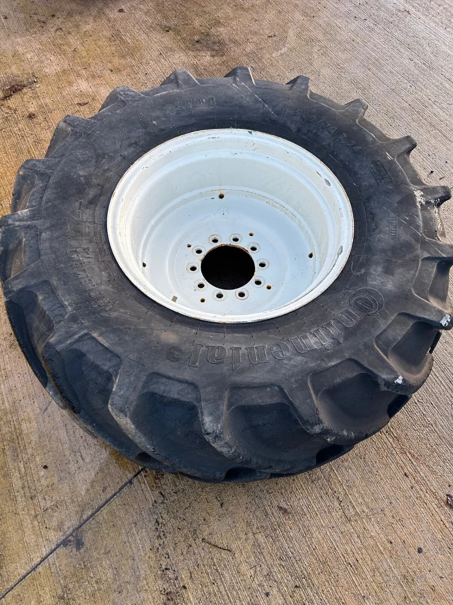 1x 10 Stud Rim 500/70R24 Tyre - Image 3