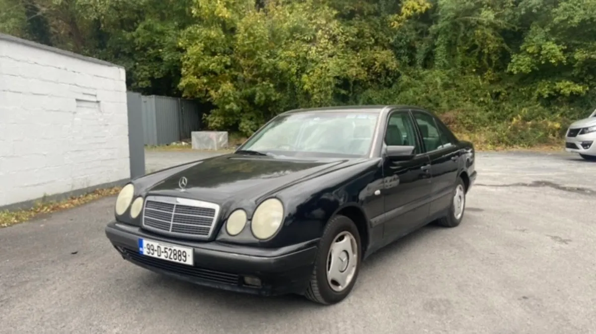 Mercedes E200 - Image 3