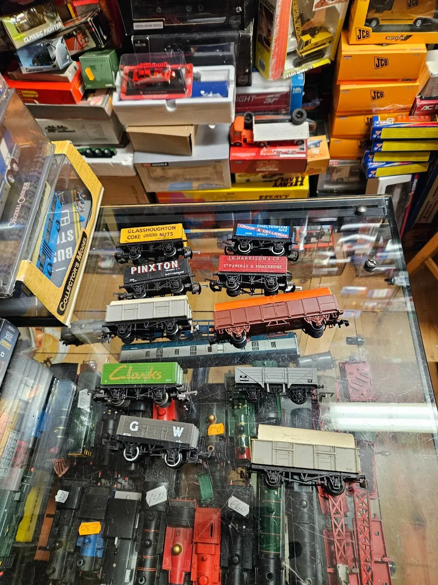 Hornby OO Gauge Wagons - Image 1