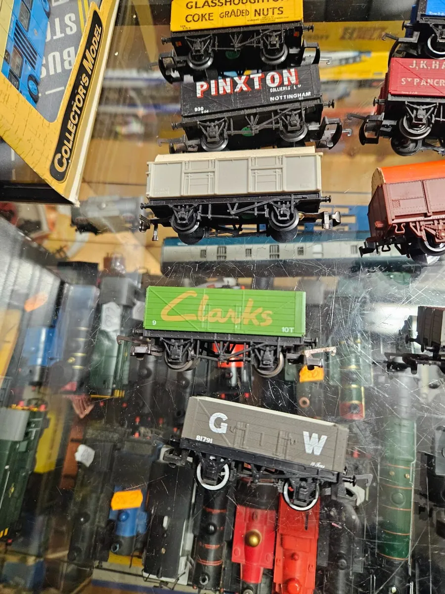 Hornby OO Gauge Wagons - Image 3
