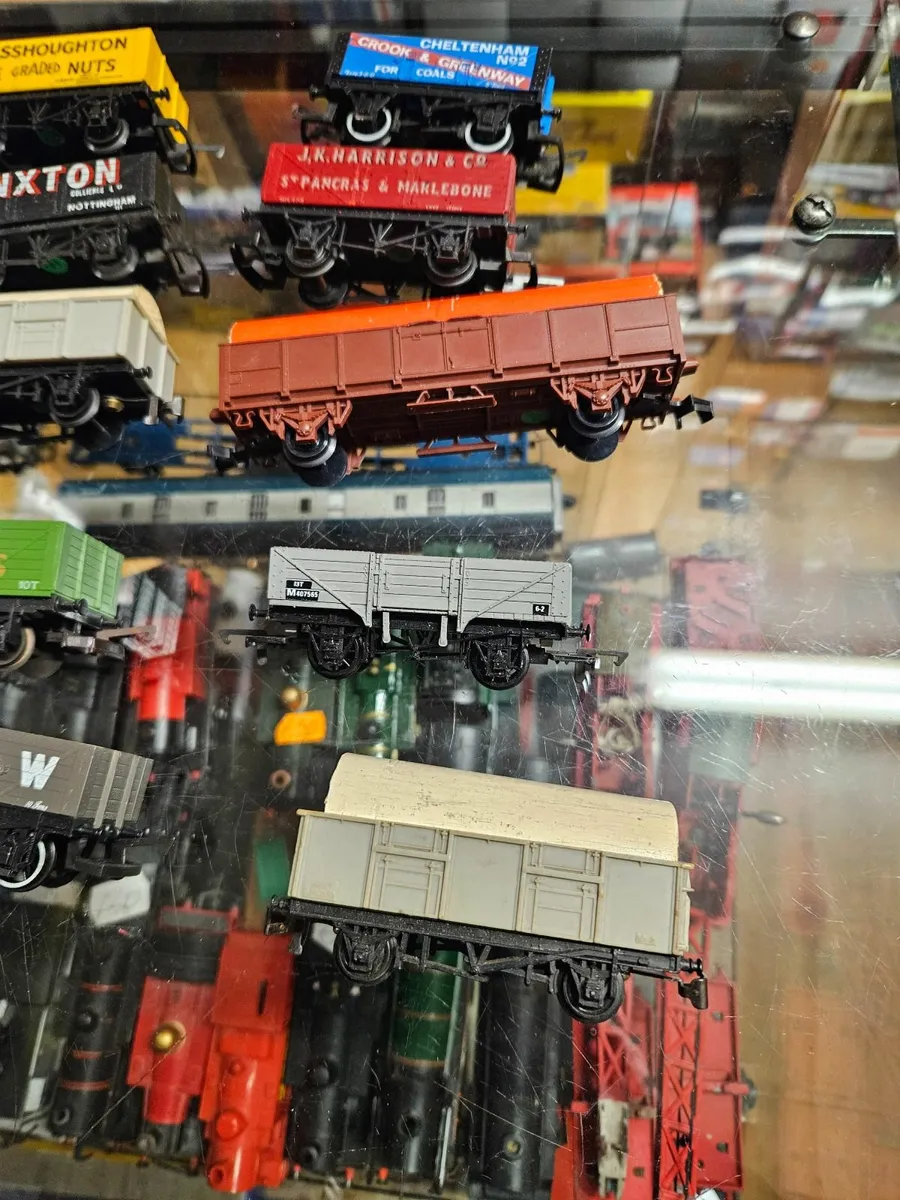 Hornby OO Gauge Wagons - Image 4