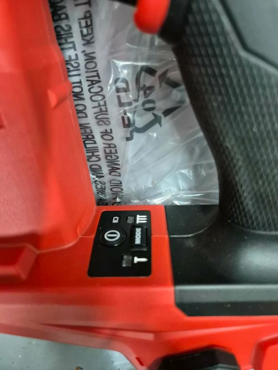 Milwaukee M18 Fuel 2nd Fix 18 Gauge Nail Gun Body - Image 2