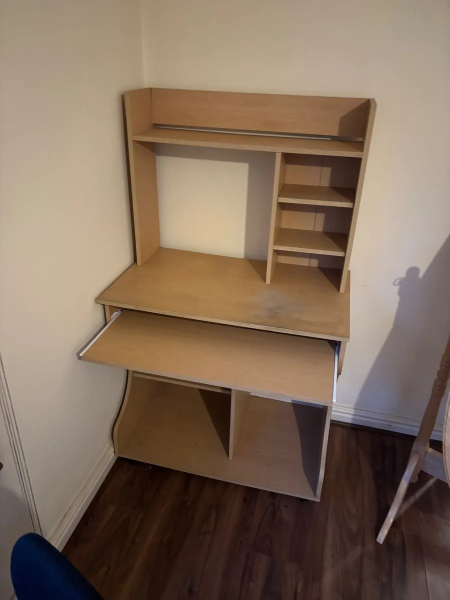 Computer desk - Image 2