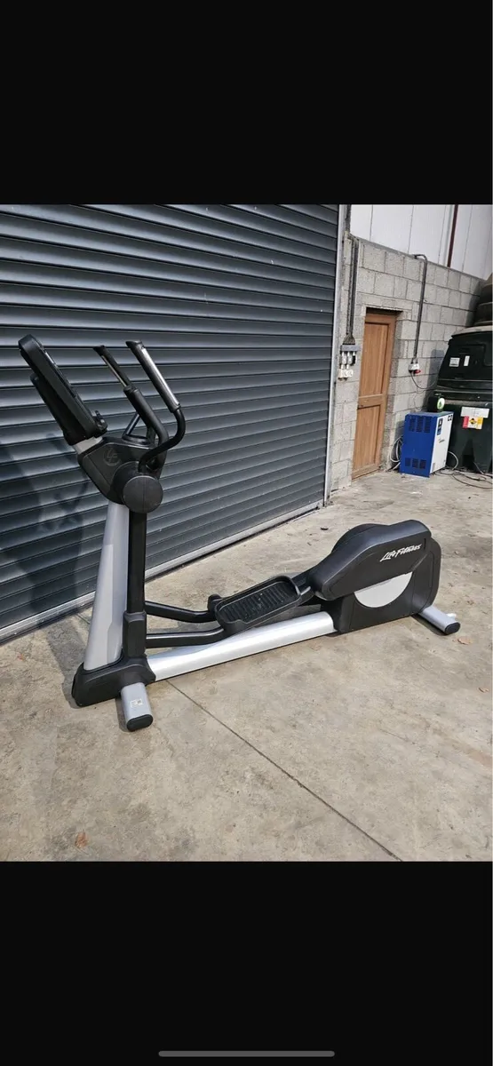 LIFE FITNESS INTEGRITY SERIES CROSSTRAINER