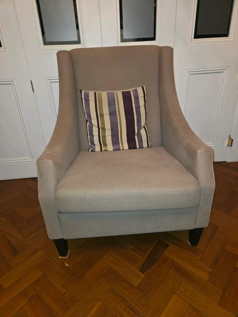 2 1/2 Sester Sofa & Armchair - Image 2