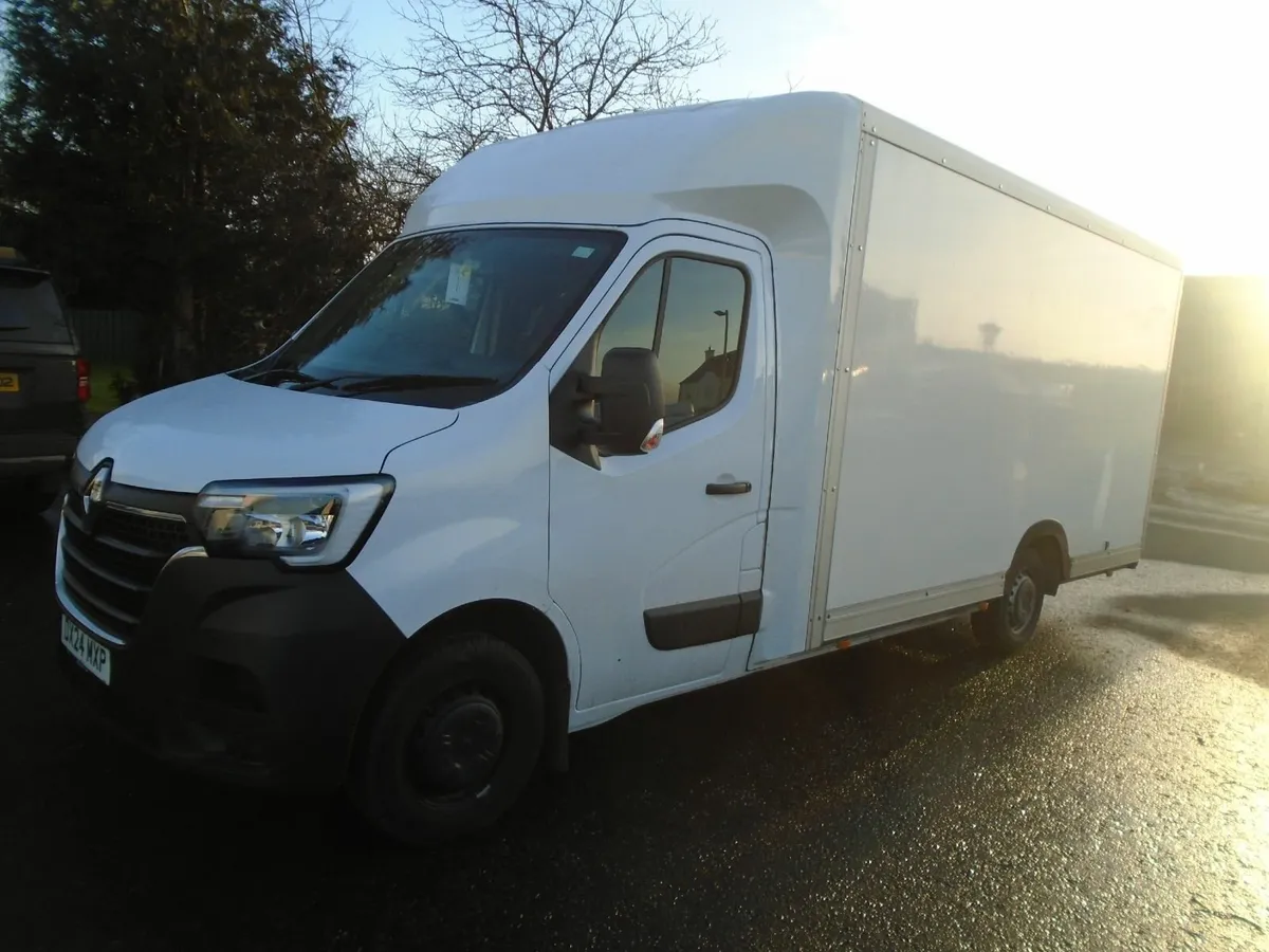 2024 Renault Master LOW-LOADER LUTON. - Image 3