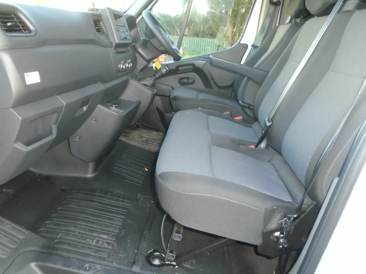 2024 Renault Master LOW-LOADER LUTON. - Image 4