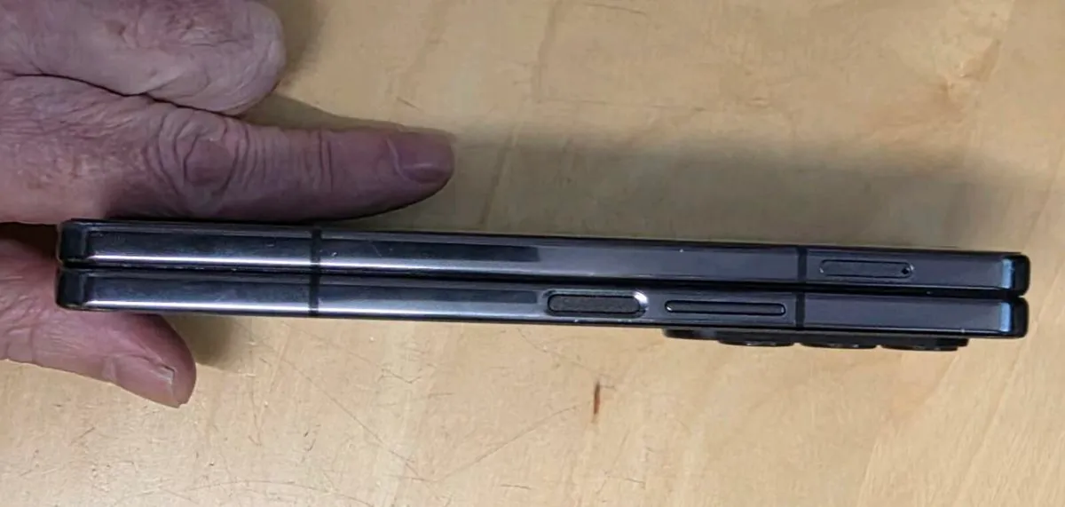 Samsung Galaxy Fold4 - 512MB - Image 4