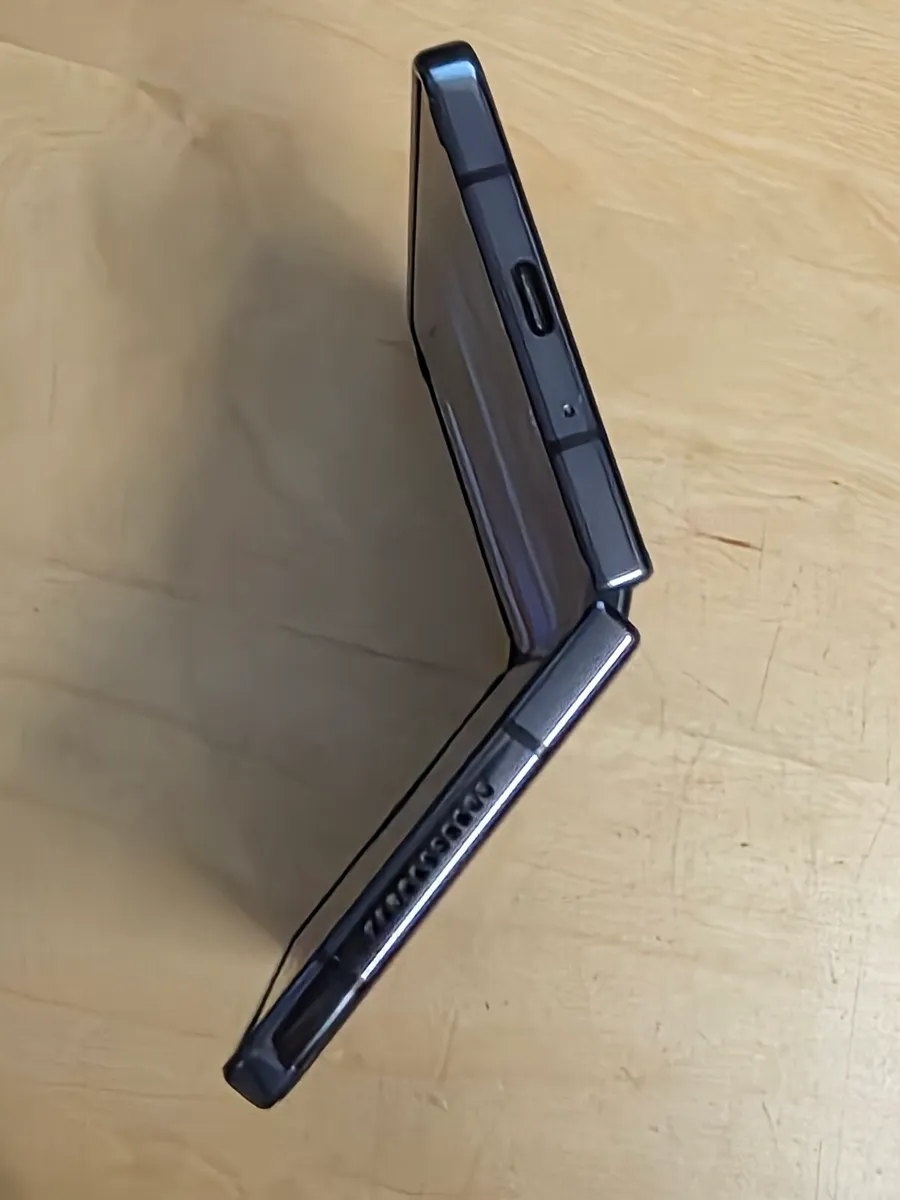Samsung Galaxy Z Fold 4 - 512MB Storage 12GB RAM - Image 2