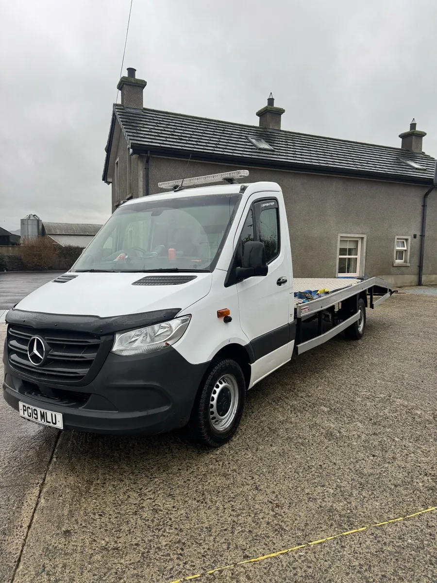 Spinter recovey truck - Image 3