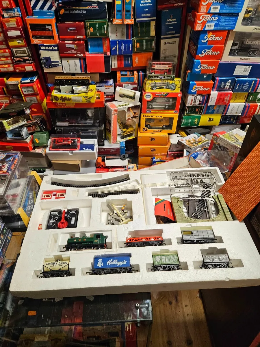 Hornby OO Gauge Train Set - Image 1