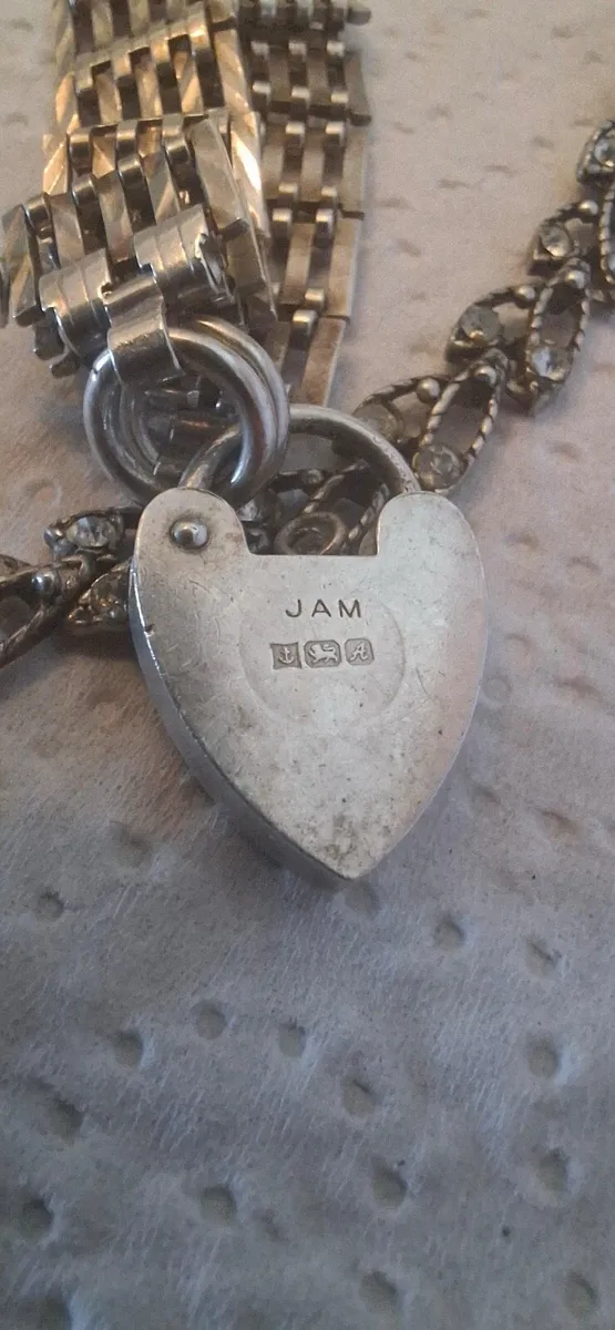 Vintage sterling silver gate bracelet - Image 3
