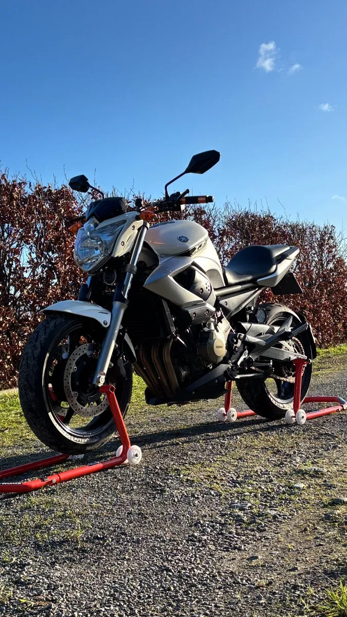 YAMAHA XJ6 2010 - Image 4